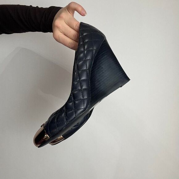 Tory Burch Blue Navy Leather Wedge Sandals with Gold Details Made in Brazil - Picture 4 of 8